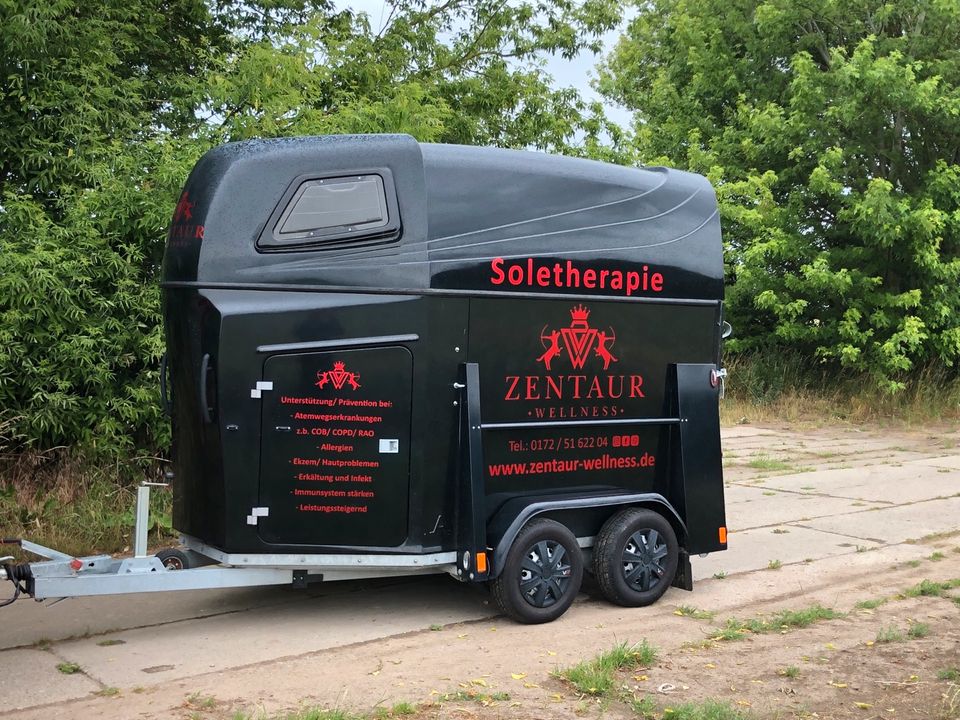 Mobiler Soletherapieanhänger für Pferde – Jetzt mieten!