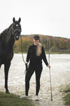 Ruhige Ausgangssituation in der Bodenarbeit mit Gerte und Mobility Bridle zur klaren Kommunikation