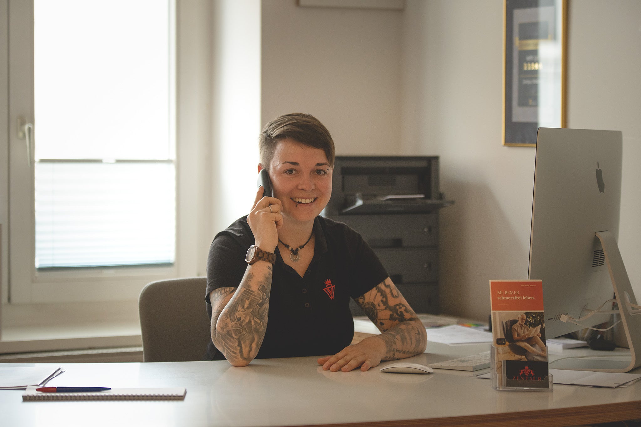 Jenny Feuerstein Gründerin und Inhaberin von Zentaur Wellness bei der persönlichen Beratung Ihrer Kunden