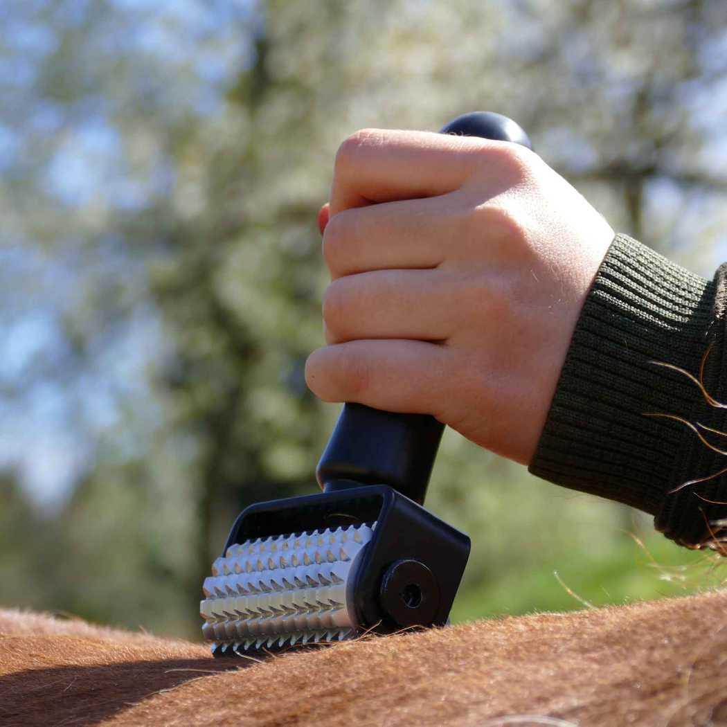 Punktgenaue Faszientherapie mit dem kompakten Format der NeedleyRoll Mini zur Vorbeugung von Muskelverhärtungen