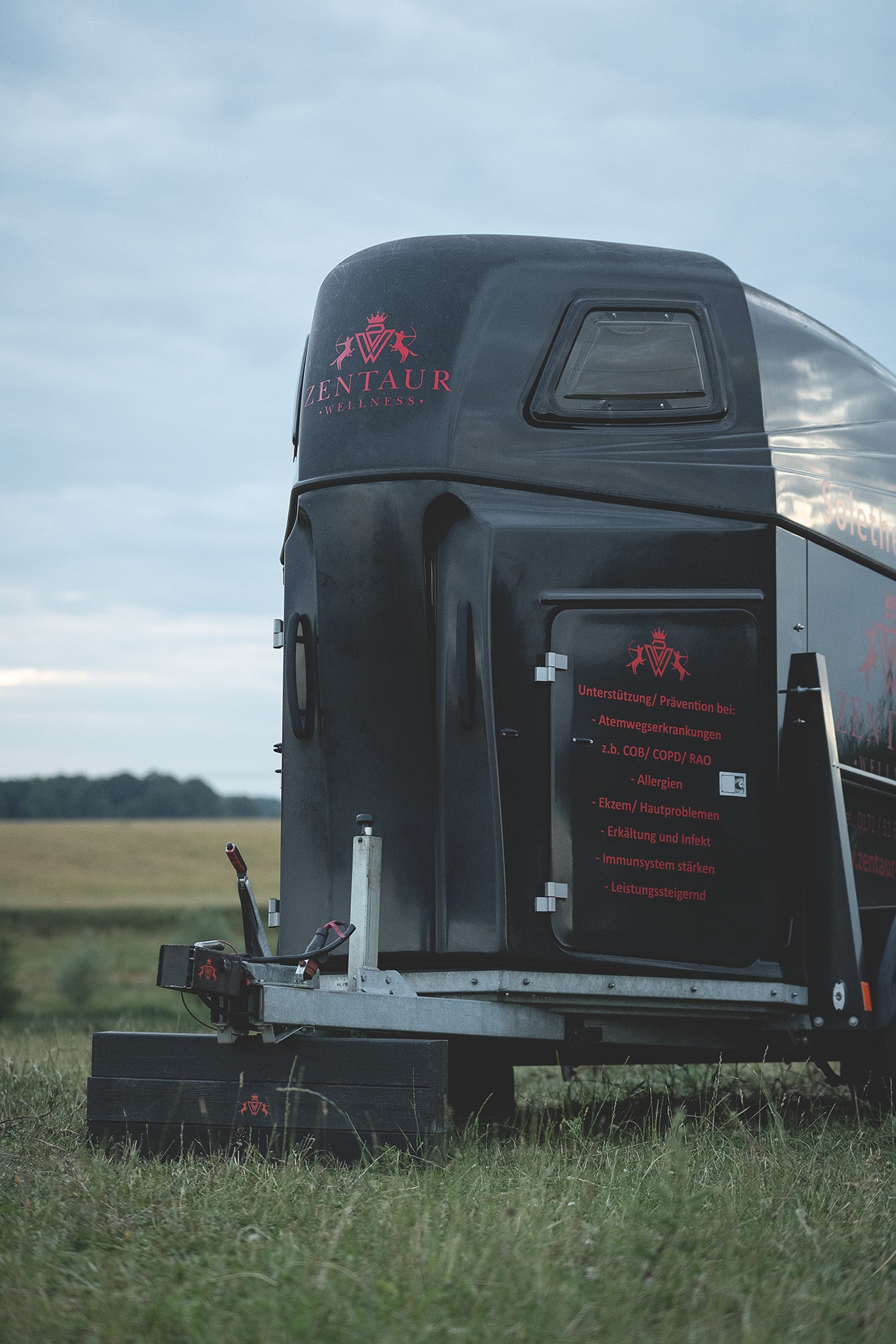 Soletherapie Anhänger freistehend auf wiese