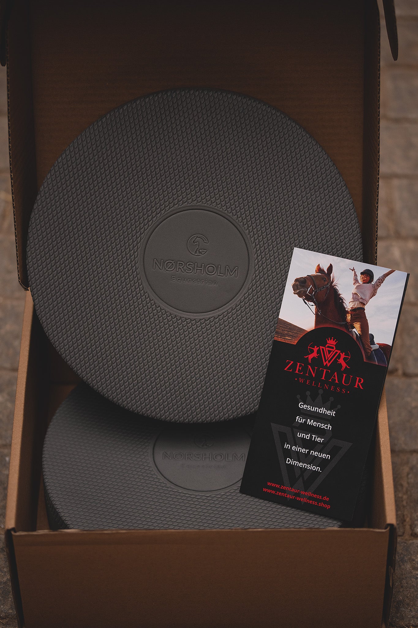 Lieferumfang: NØRSHOLM Balance Pads 2er-Set für Pferdetraining und Reha