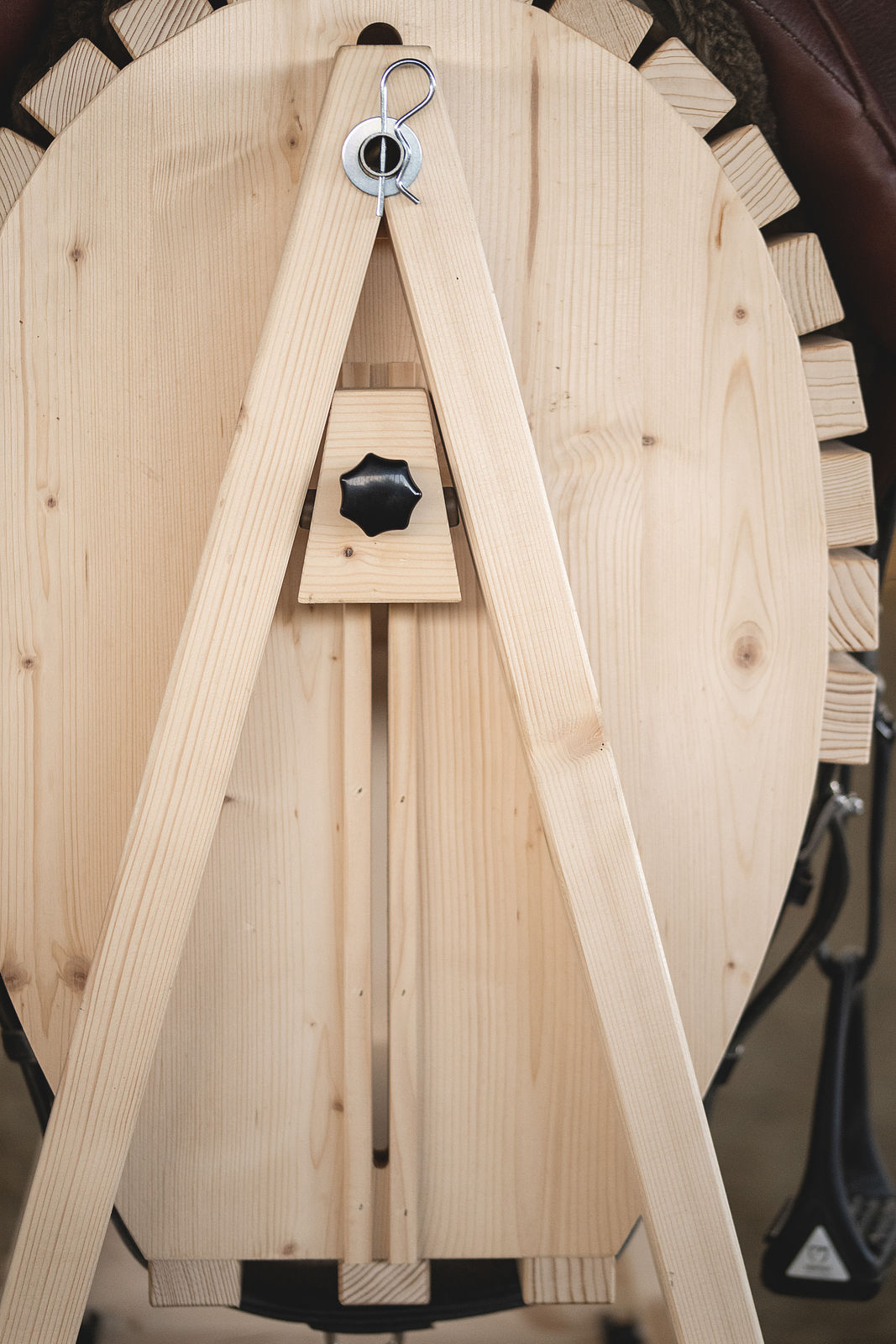 Balance Rider Detailansicht von vorne Pendelmechanik – Trainingsgerät für Balance und Reitersitz