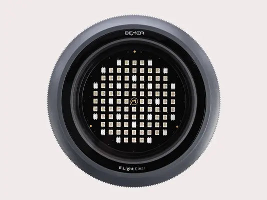 Detailaufnahme des B.Light Clear Evo Applikators zur sanften Lichttherapie und Hautpflege