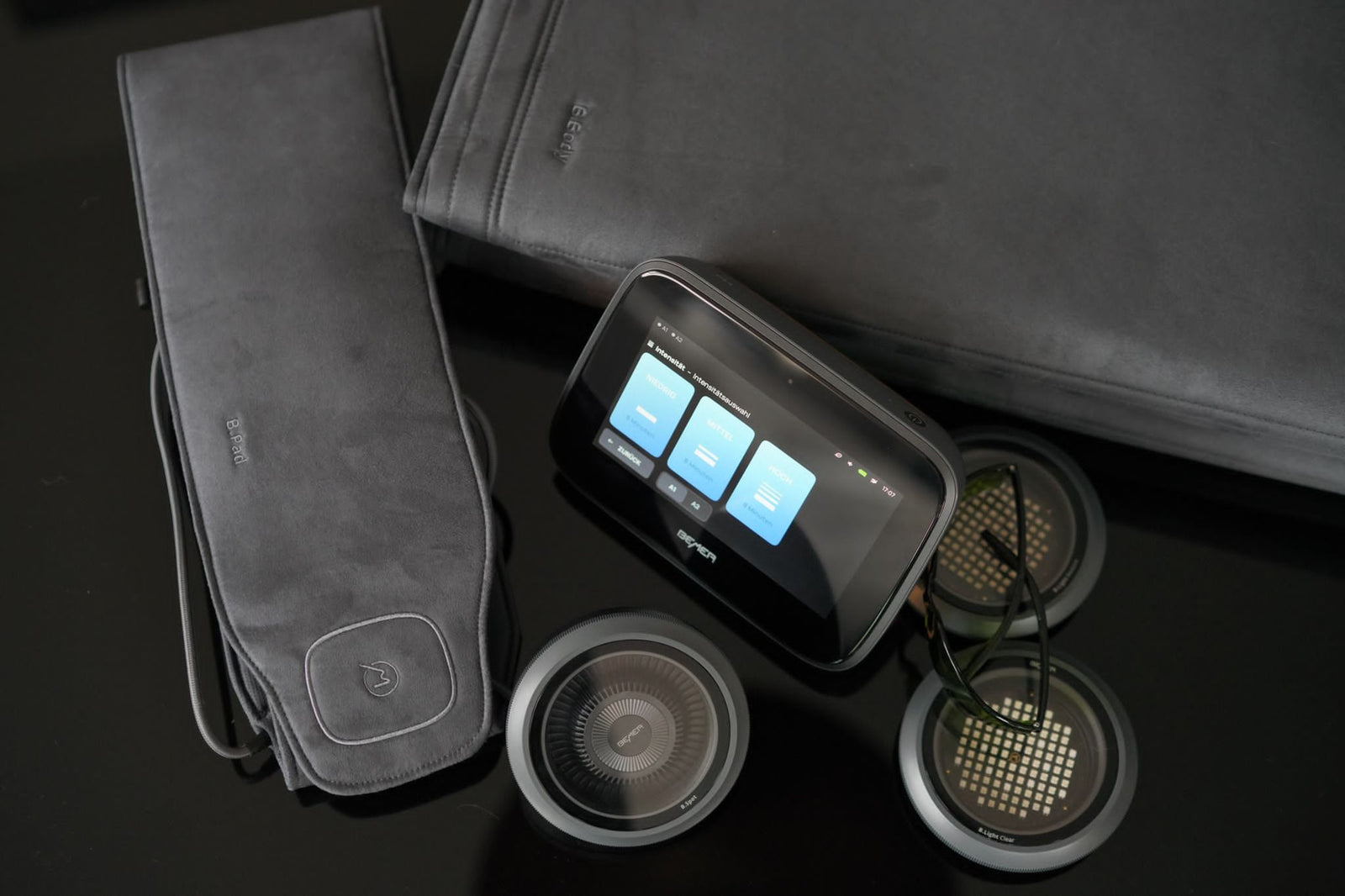 Bemer Premium Set Evo - B.Box (Bedienung), B.Body (Matte), B.Pad (Flexibler Applikator) und 3 B.Spots (Gezielte lokale Magnetfeldtherapie) in Grau