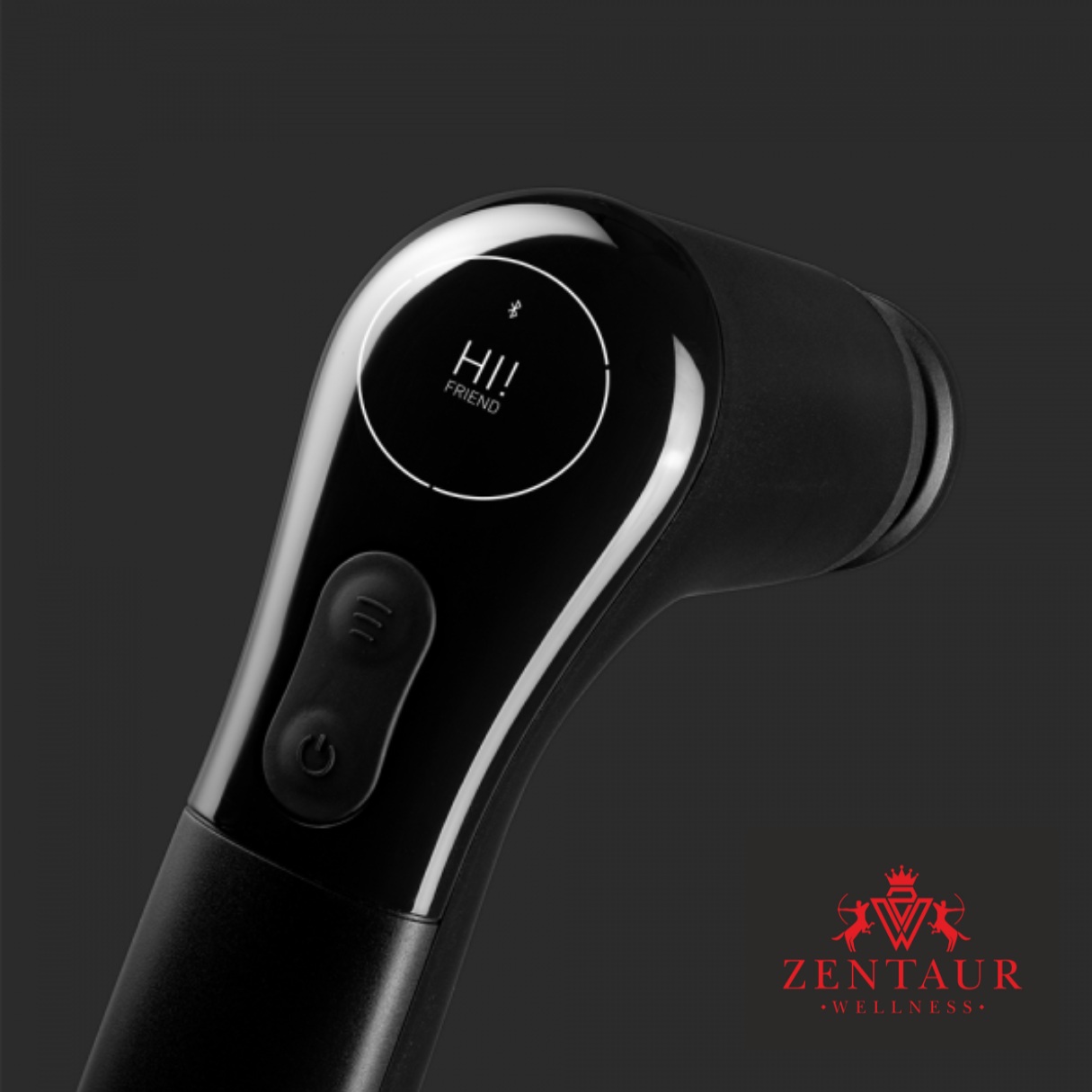 Das Novafon Power 2 in Schwarz – Display zeigt "Hi! Friend" - unten rechts das Logo von Zentaur Wellness