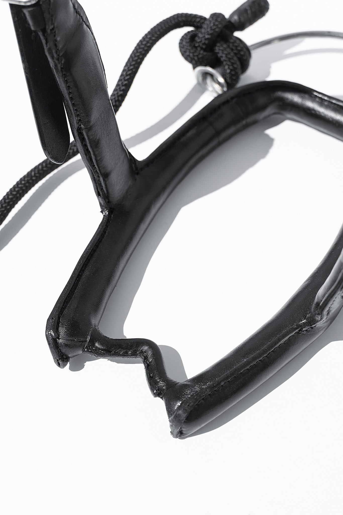 Rückansicht des Mobility Bridle Produktfoto im Studio – innovatives Pferdezaumzeug für Losgelassenheit
