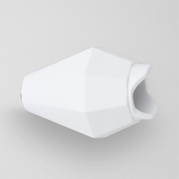 Novafon Magnetaufsatz in Weiß – Seitenansicht des spitz zulaufenden Aufsatzes der auf kabellose Schallwellengeräte passt