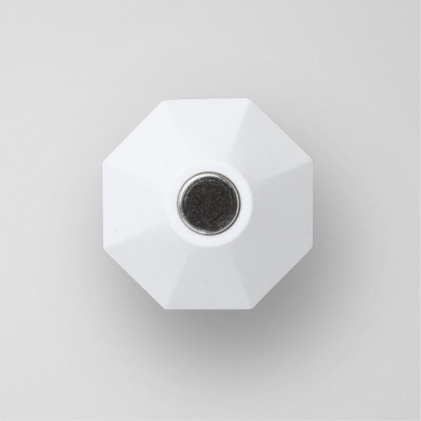 Novafon Magnetaufsatz in Weiß: spitz zulaufender Aufsatz mit Magnetkern