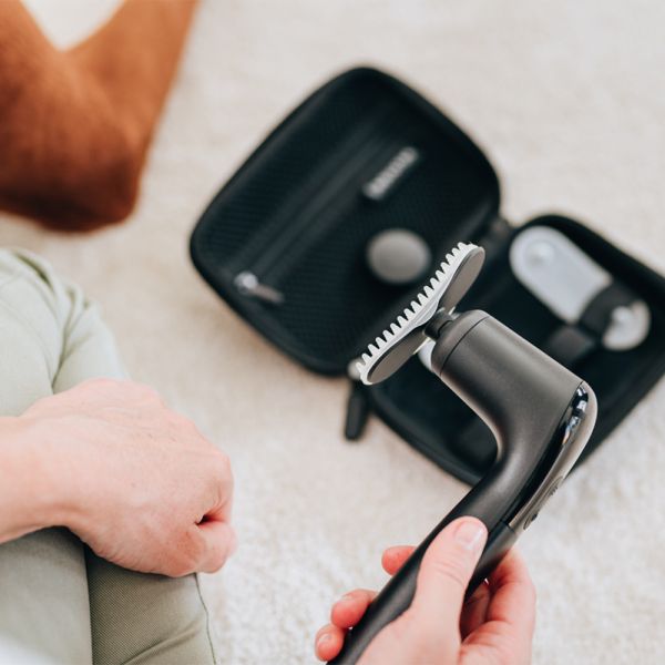 Novafon Modular-Set – Noppenmodul auf Schallwellengerät aufgesteckt: Bereit für sanfte Fellstimulation und Muskelaktivierung