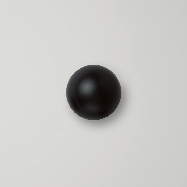 Novafon Physio-Set – Detailansicht des Faszienballs in Schwarz zur gezielten Faszien- und Muskelstimulation