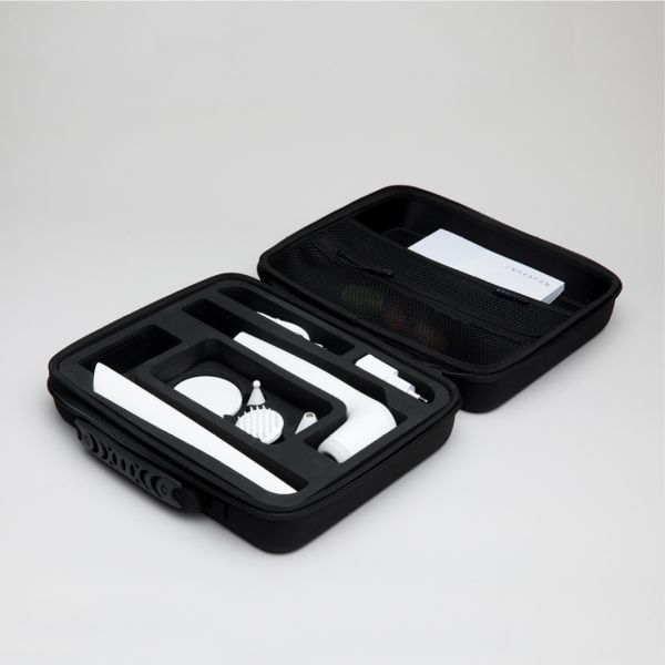 Großes Novafon Transport Case offen mit Schaumstoffeinlage und Netztasche für sichere Aufbewahrung von Geräten und Zubehör