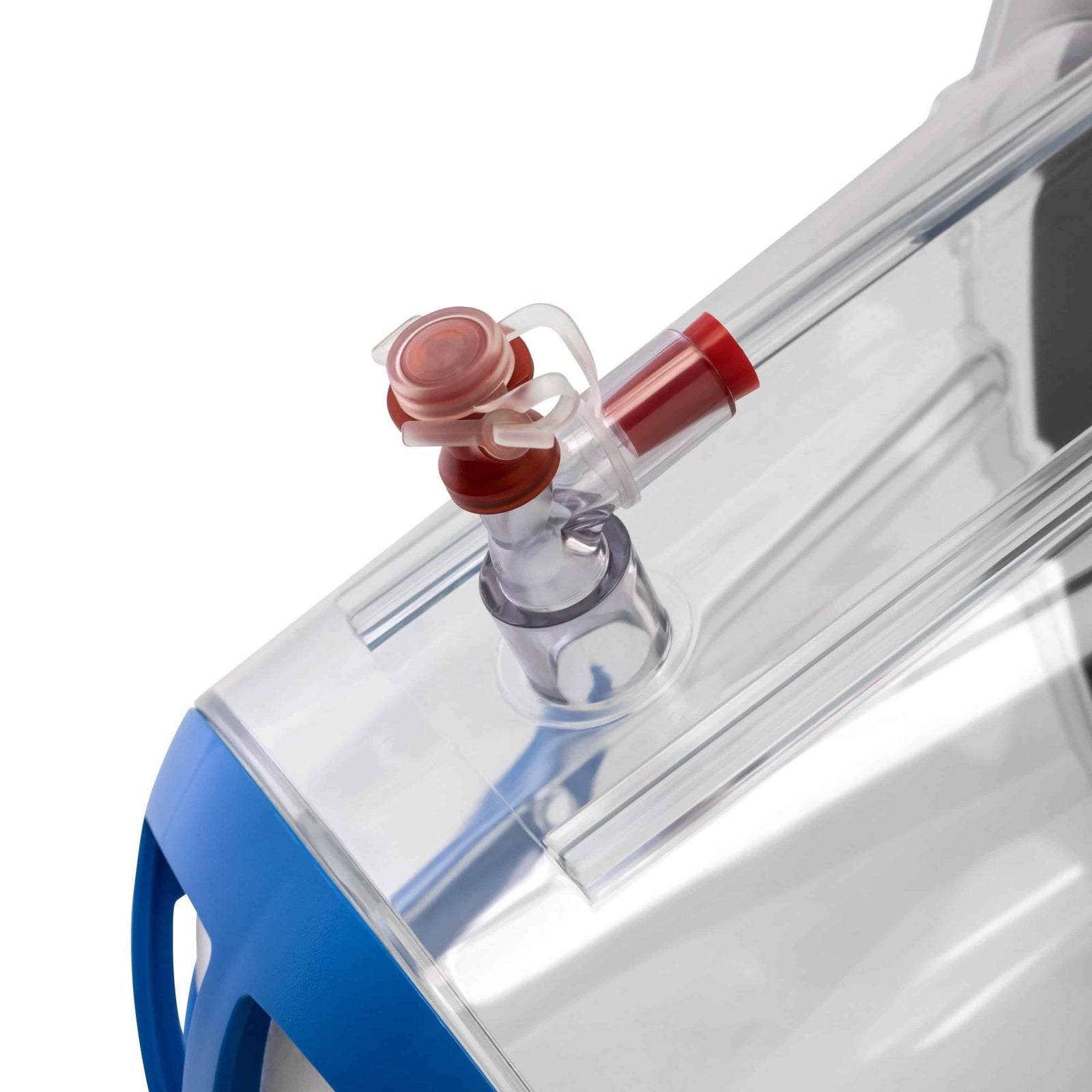 Adapter für MDIs aufgesteckt auf die Inhalationsmaske für direkte Eingabe von Dosieraerosolen zur Atemwegstherapie