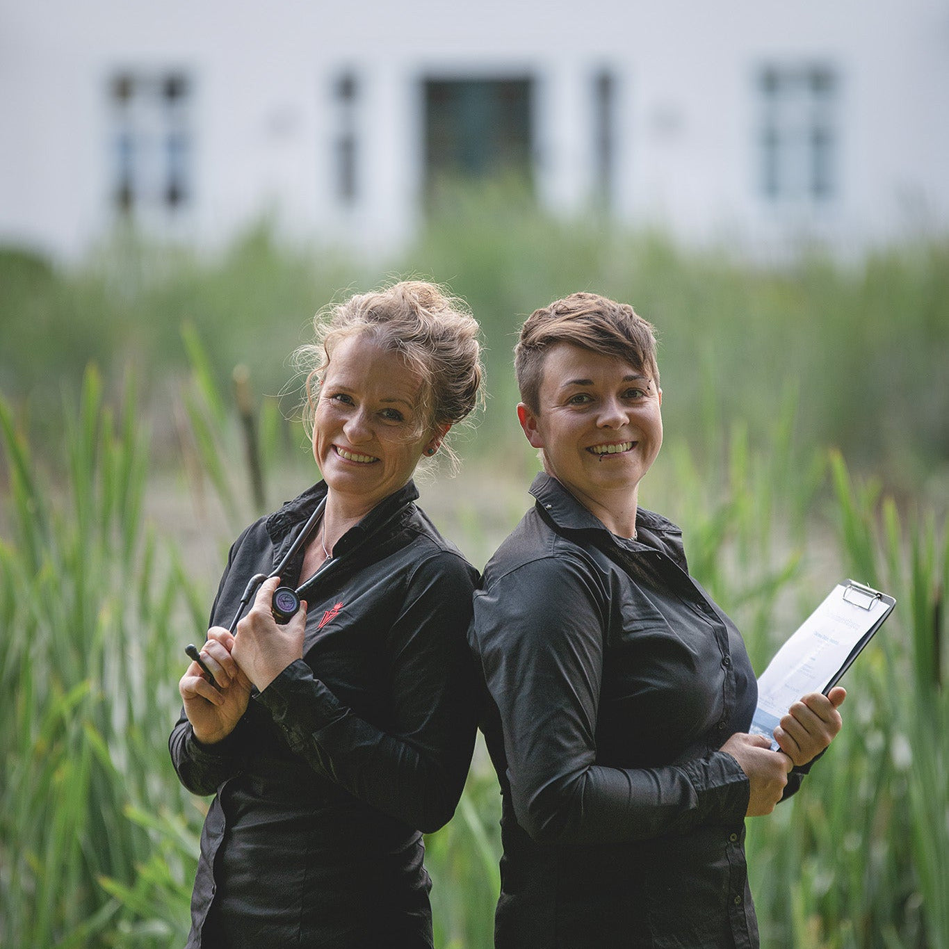 Fachärztin Clarissa Dühring-Feuerstein und Jenny Feuerstein die beiden Gründerinnen von Zentaur Wellness