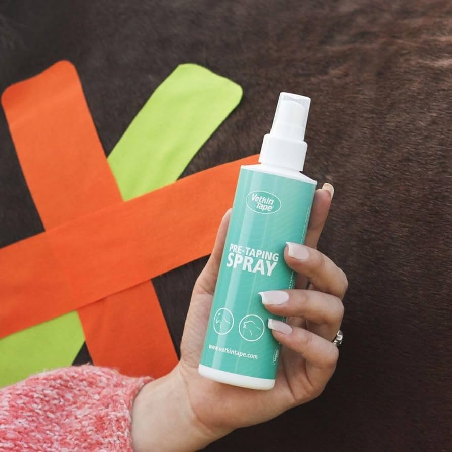 VetkinTape Clean Coat für sicheren Halt von Kinesiologie Tapes - hier auf einem Pferd